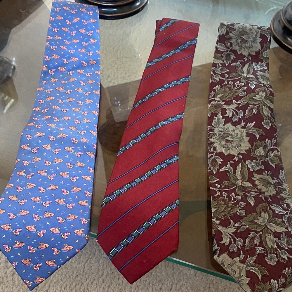 Dior Men's Tie set Blue, Red, Brown
Salvatore ferragamo Christian Dior Burberry